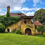 Domaine Swayoga Familiale De Charme Au Coeur De La Nature Pres De Sarlat Pour Quatre Personnes Gæstehus