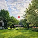 Domaine Swayoga Familiale De Charme Au Coeur De La Nature Pres De Sarlat Pour Quatre Personnes Gæstehus *