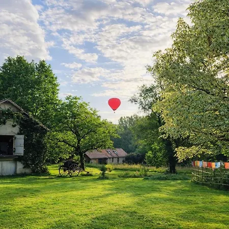 Domaine Swayoga Familiale De Charme Au Coeur De La Nature Pres De Sarlat Pour Quatre Personnes Penzion 3*