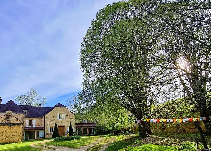 Domaine Swayoga Familiale De Charme Au Coeur De La Nature Pres De Sarlat Pour Quatre Personnes בית הארחה *